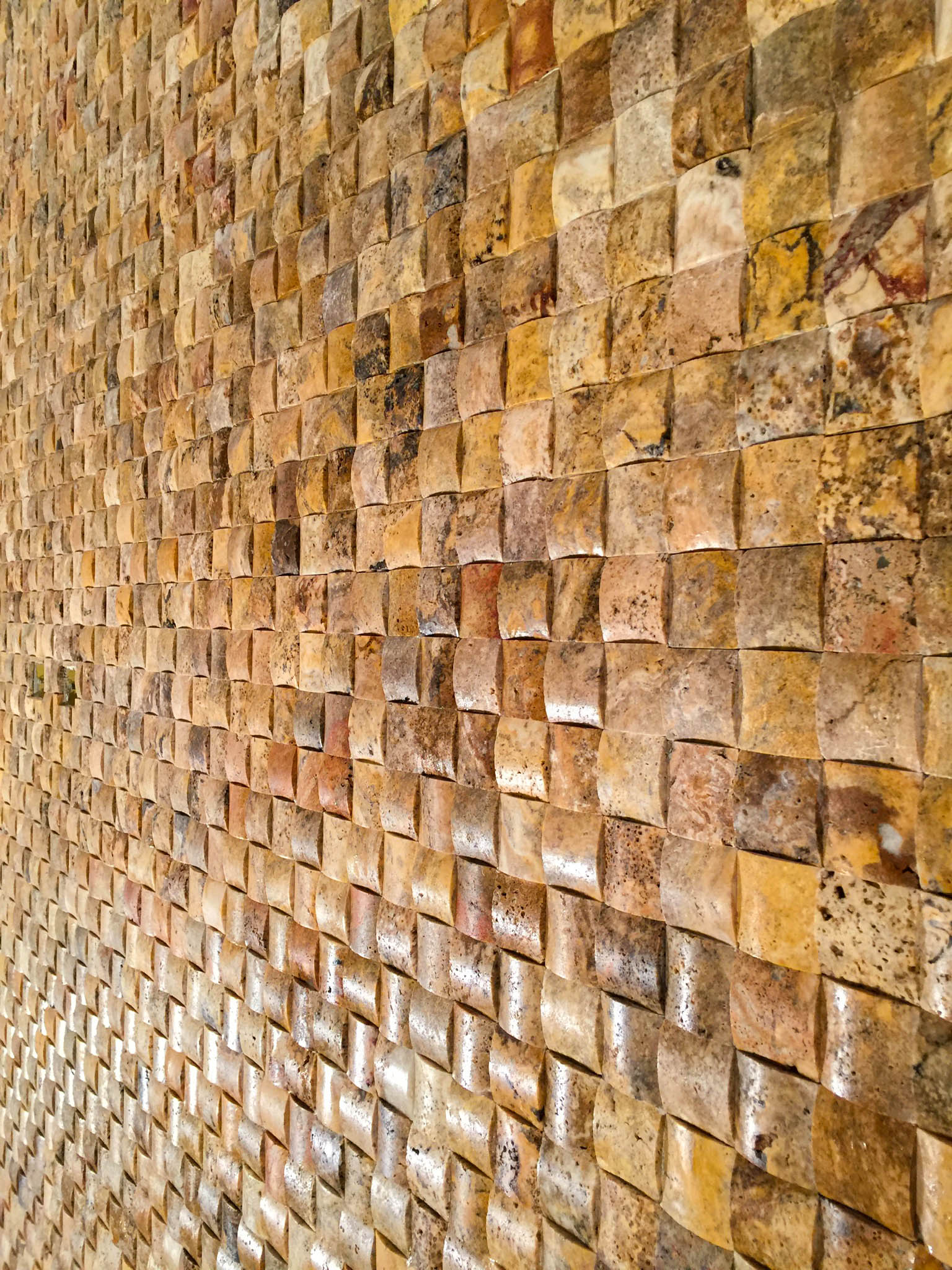 Piastrelle Mosaico Ondulato su rete Pietra Travertino Autunno 5x5 cm ( –  STONE ART